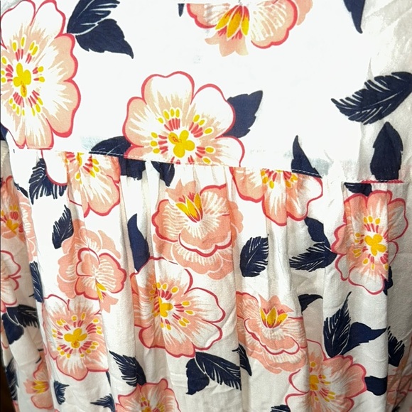 LOFT Cream Sleeveless Blouse with Tie Front and Bib Collar - Picture 6 of 8